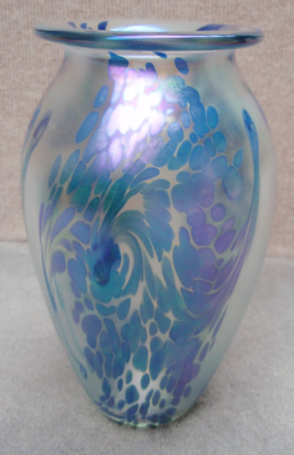 Blue chip large
                    vase