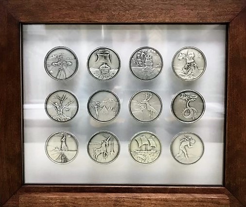 Two-sided custom frame for 12 Dali medallions